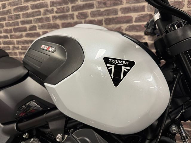 triumph - trident-660