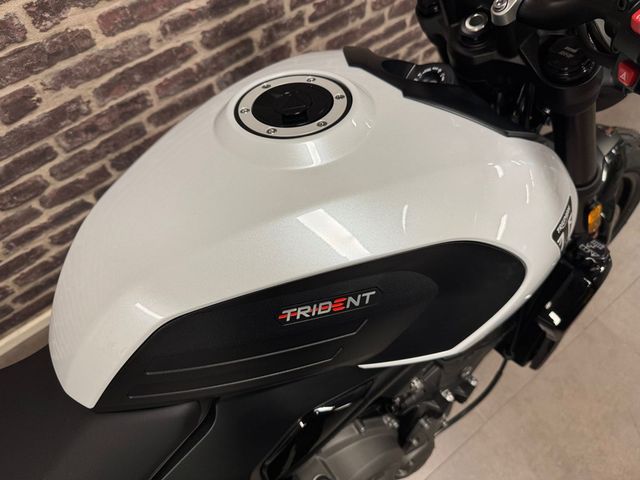 triumph - trident-660