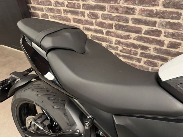 triumph - trident-660