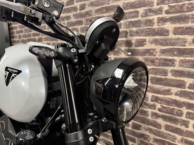 triumph - trident-660