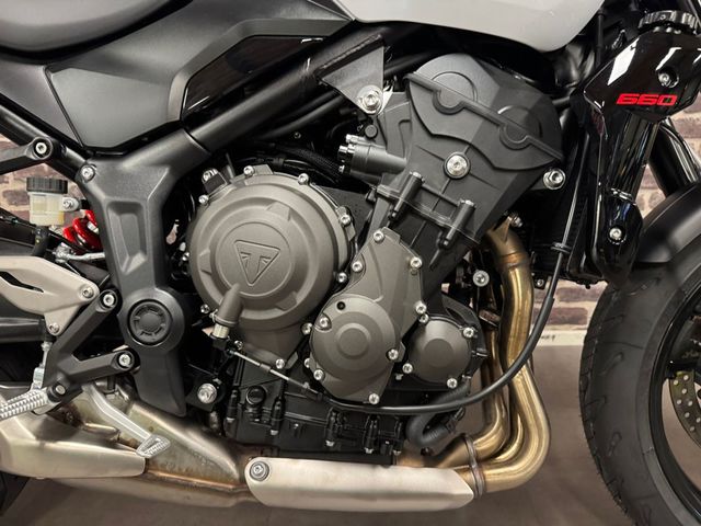 triumph - trident-660