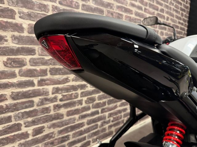 triumph - trident-660