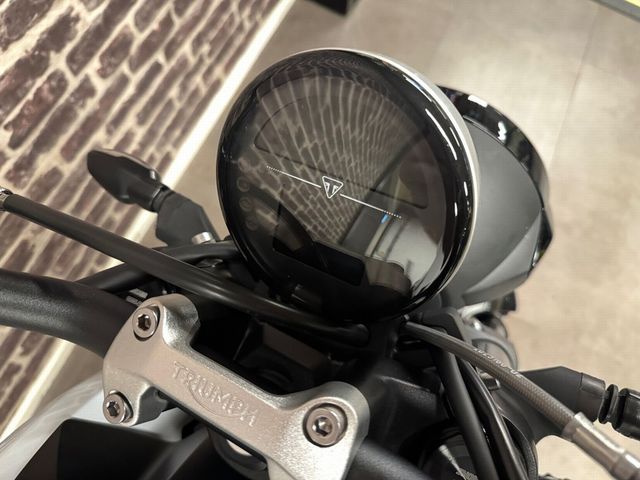 triumph - trident-660