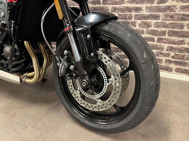 triumph - trident-660