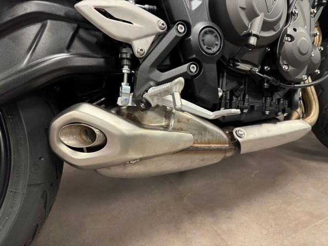 triumph - trident-660