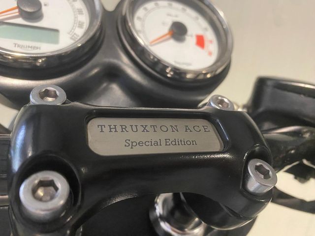 triumph - thruxton-900-se