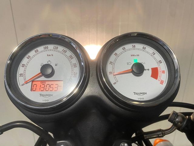 triumph - thruxton-900-se