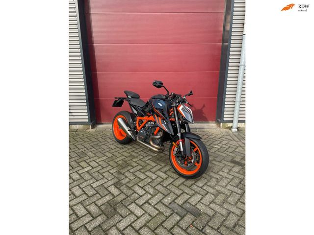 ktm - 1290-super-duke-r