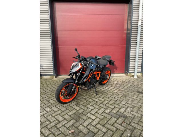 ktm - 1290-super-duke-r