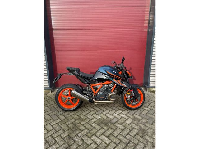 ktm - 1290-super-duke-r