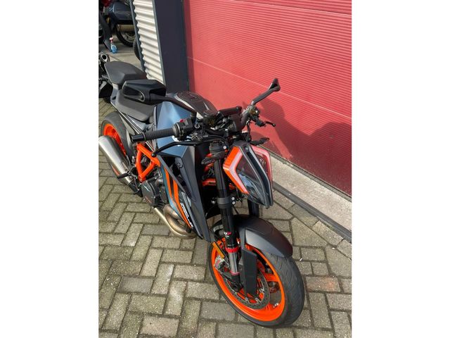 ktm - 1290-super-duke-r