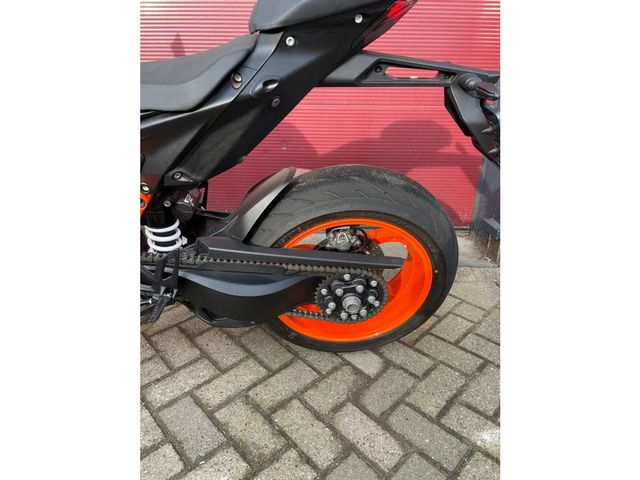 ktm - 1290-super-duke-r