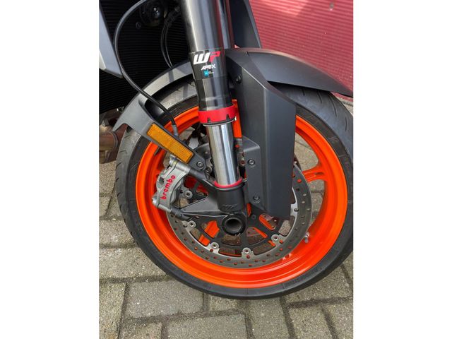 ktm - 1290-super-duke-r