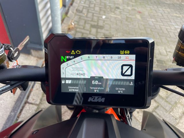 ktm - 1290-super-duke-r