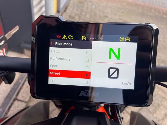 ktm - 1290-super-duke-r