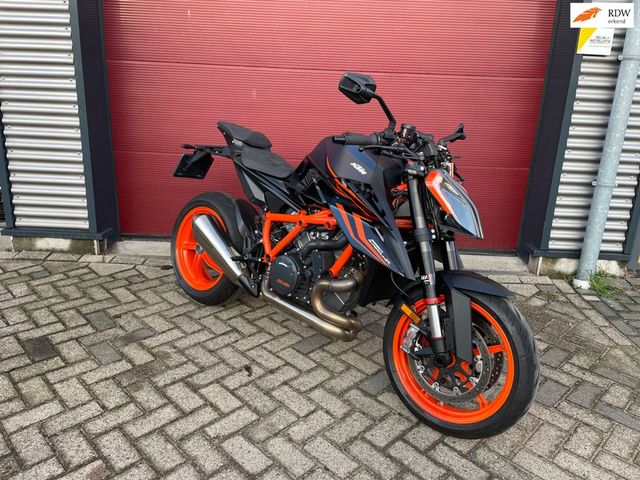 ktm - 1290-super-duke-r