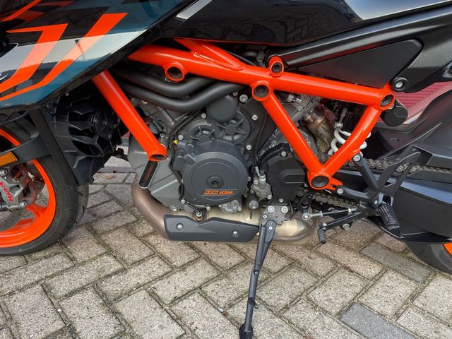 ktm - 1290-super-duke-r