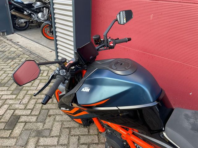 ktm - 1290-super-duke-r