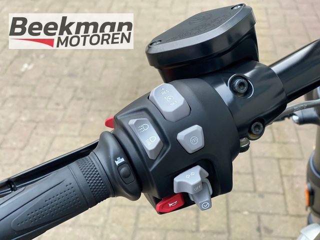 triumph - rocket-3-storm-gt