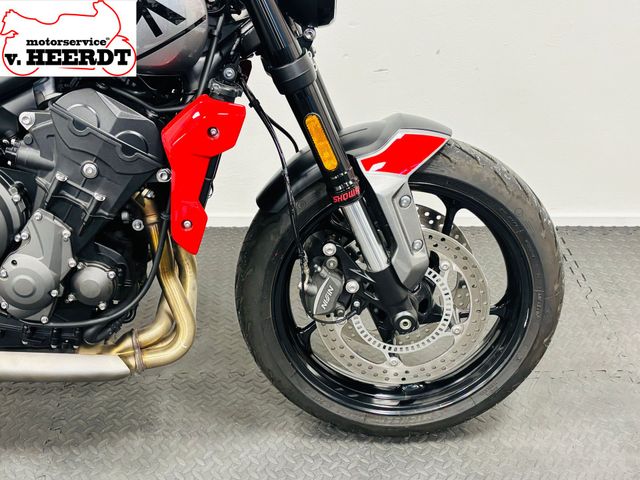 triumph - trident-660