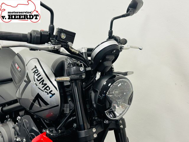 triumph - trident-660