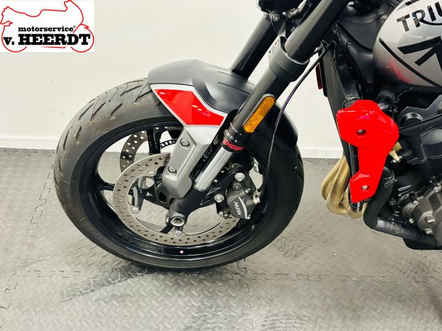 triumph - trident-660