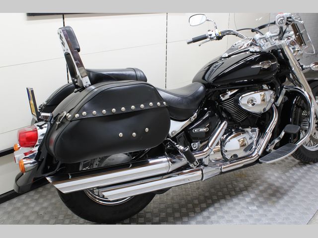 suzuki - intruder-c-800-classic