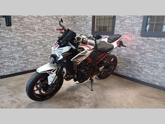 kawasaki - z900