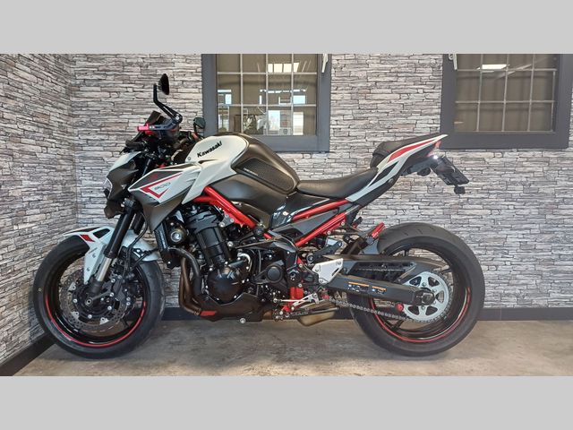 kawasaki - z900