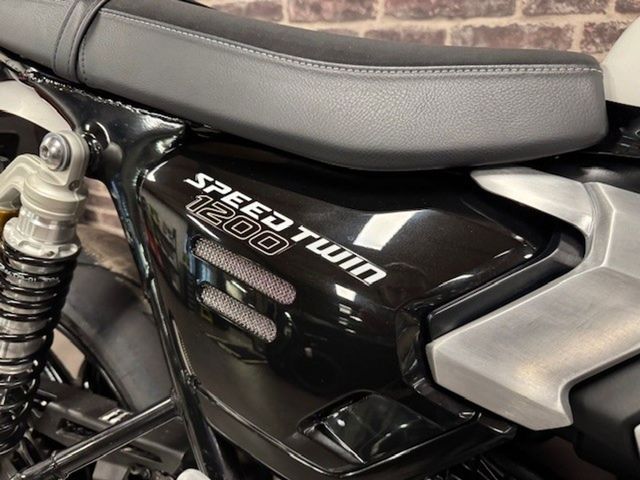 triumph - speed-twin-1200-rs