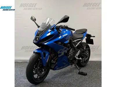 SUZUKI GSX-8R – foto 3