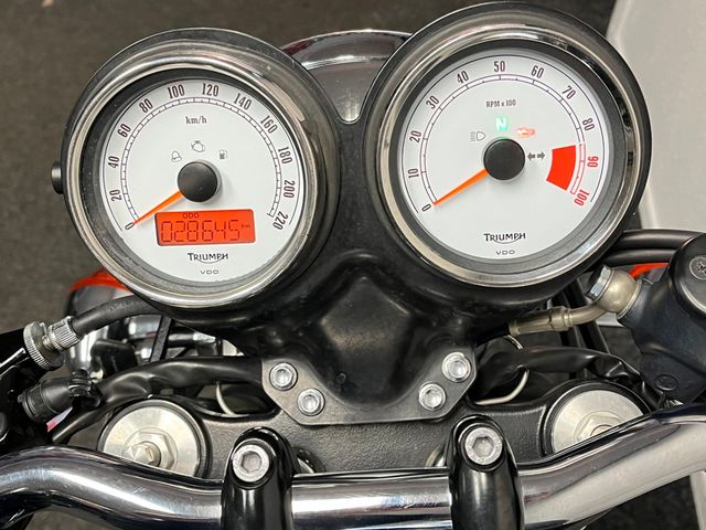 triumph - thruxton-900