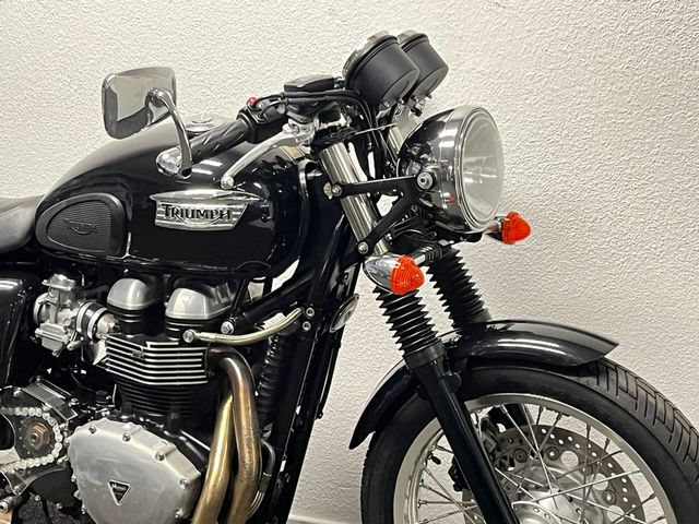 triumph - thruxton-900