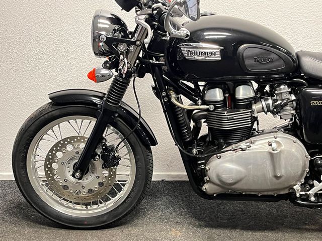 triumph - thruxton-900