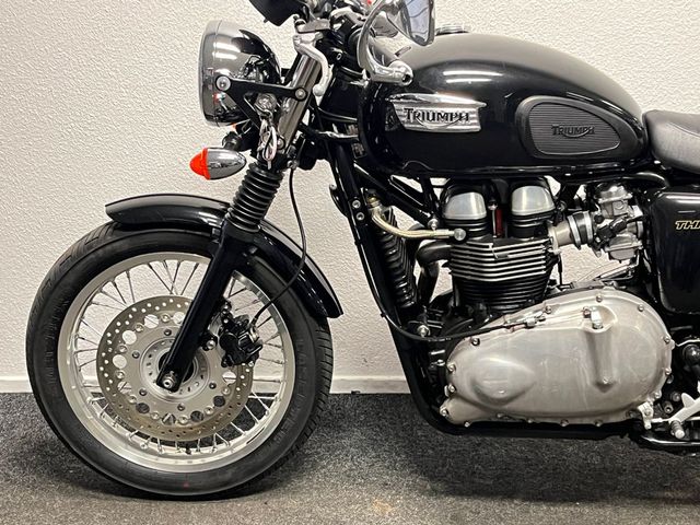 triumph - thruxton-900