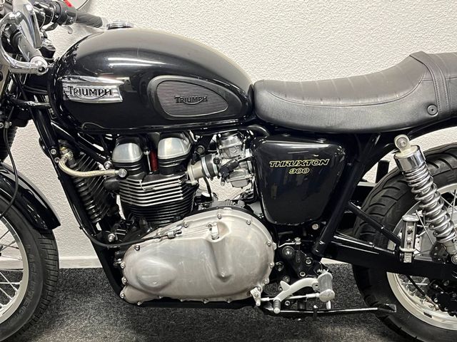 triumph - thruxton-900