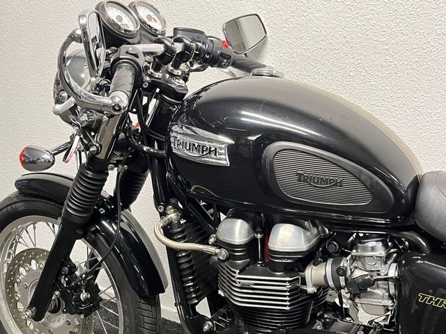 triumph - thruxton-900