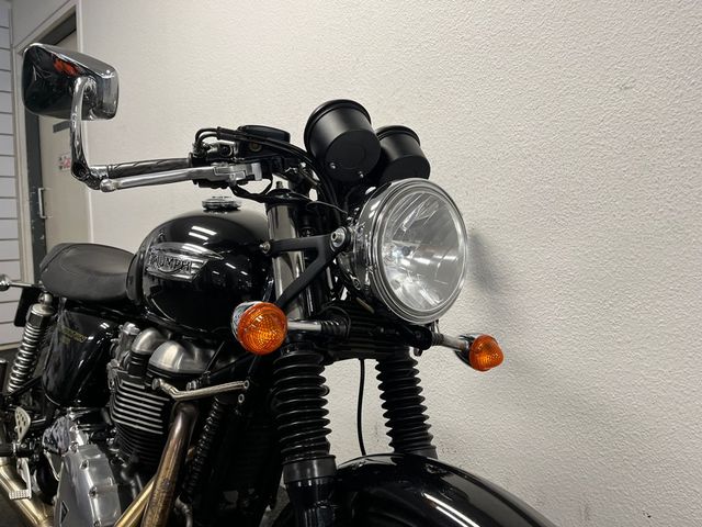 triumph - thruxton-900