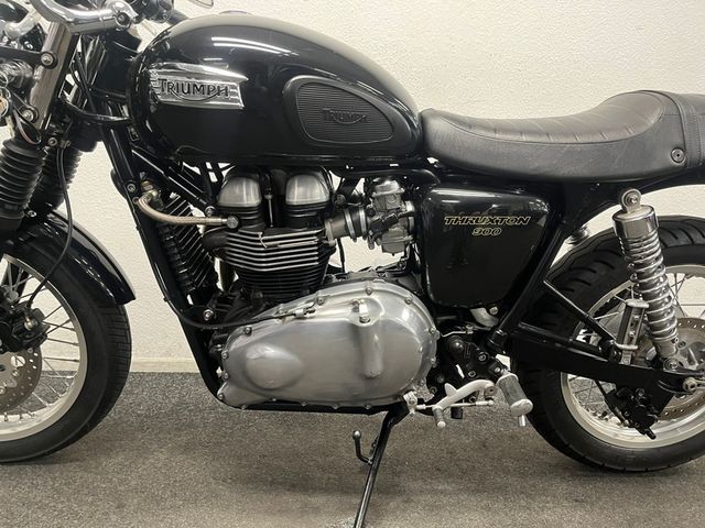 triumph - thruxton-900