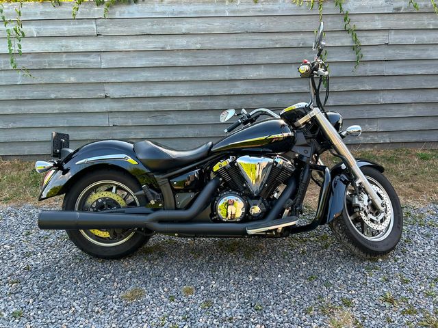yamaha - xvs-1300-a-midnight-star