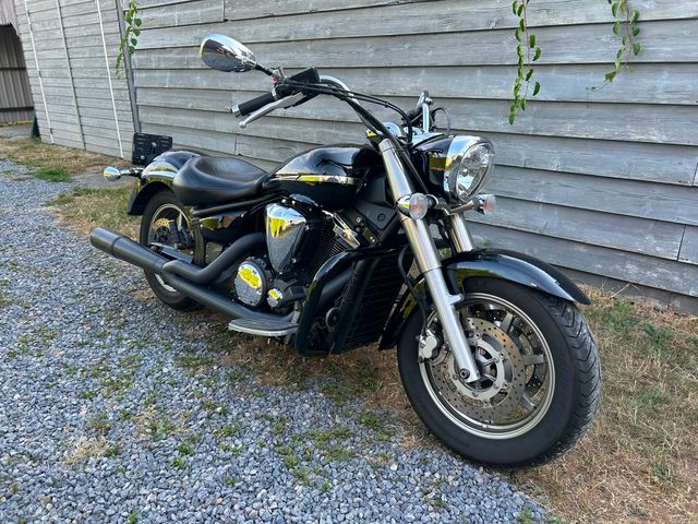 yamaha - xvs-1300-a-midnight-star