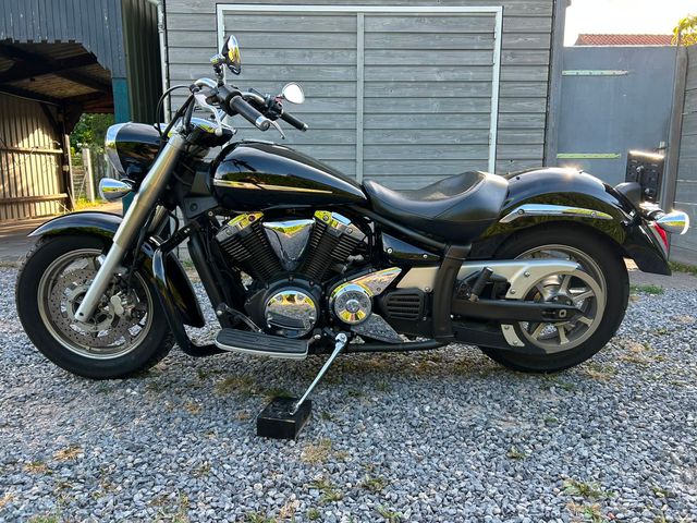 yamaha - xvs-1300-a-midnight-star