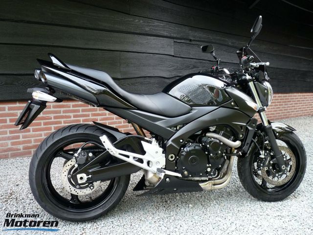 suzuki - gsr-600