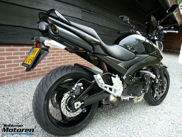 suzuki - gsr-600