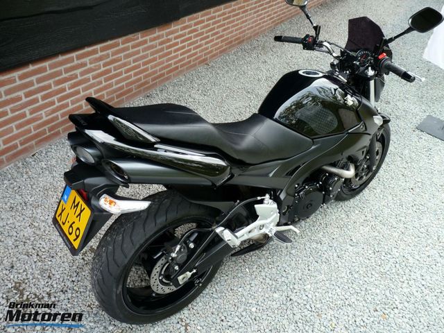 suzuki - gsr-600