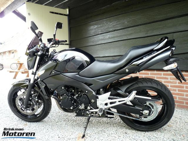 suzuki - gsr-600