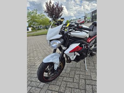 TRIUMPH STREET TRIPLE R ABS – foto 4