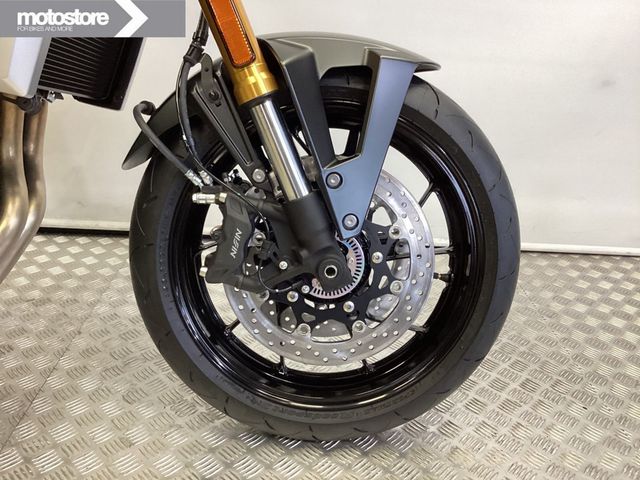 suzuki - gsx-8t