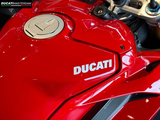 ducati - panigale-v4-s