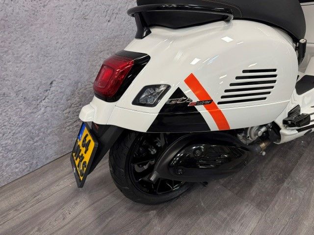 vespa - gts-300-super-sport